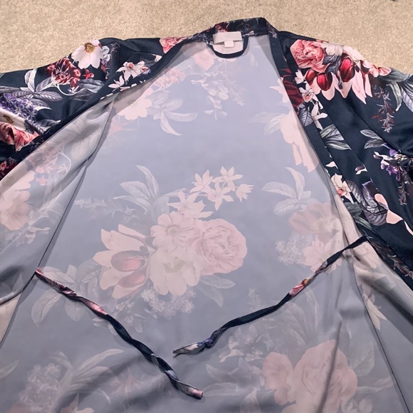 Floral boudoir Robe - Picture 3 of 3